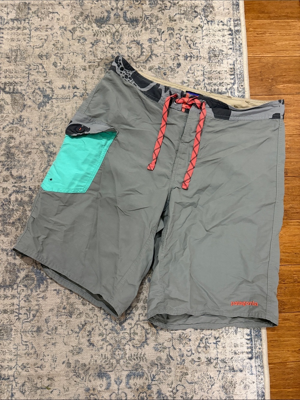 Patagonia Men's Gray Swim Shorts with Teal Pocket - size 32